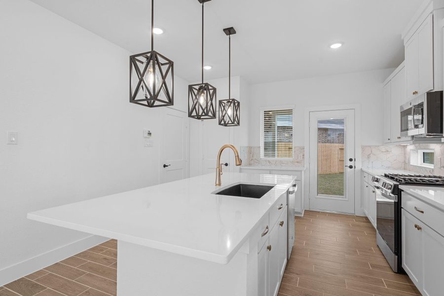 Furnished interior view inside a new home in Sienna, Missouri City (Image 5).
