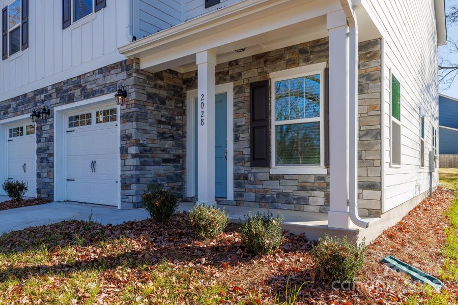 Exterior details and patio area of a home in , Charlotte (Image 4).