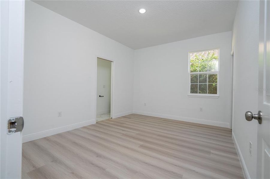 Spacious, unfurnished interior of a new home in , Haines City (Image 38).