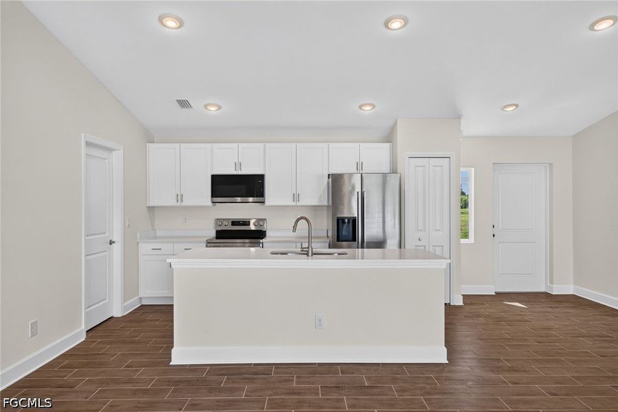 Furnished interior view inside a new home in Cape Coral, Cape Coral (Image 7).