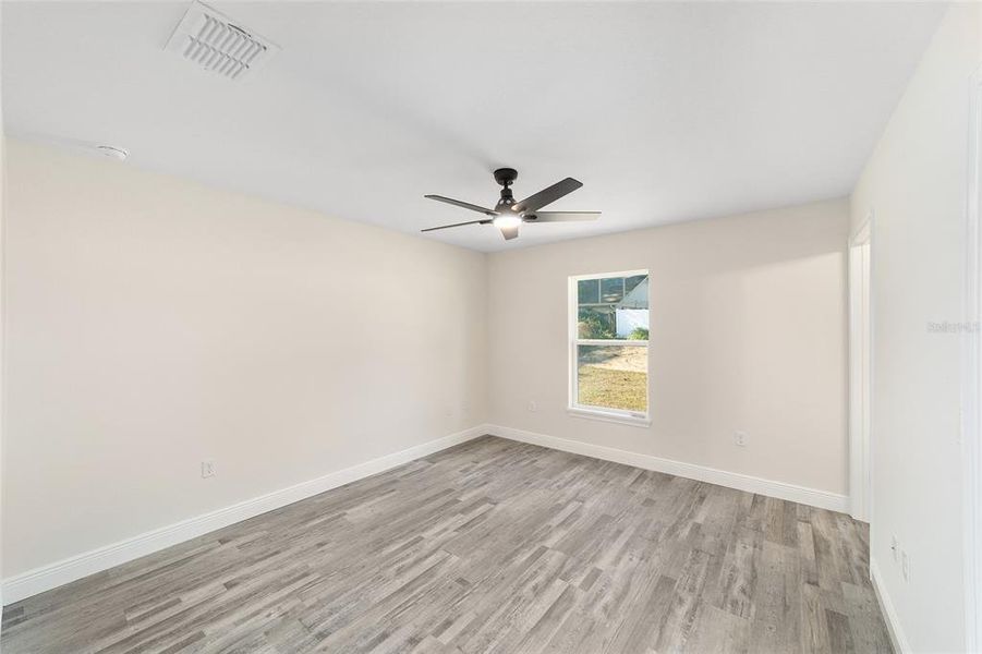 Spacious, unfurnished interior of a new home in , Ocala (Image 25).