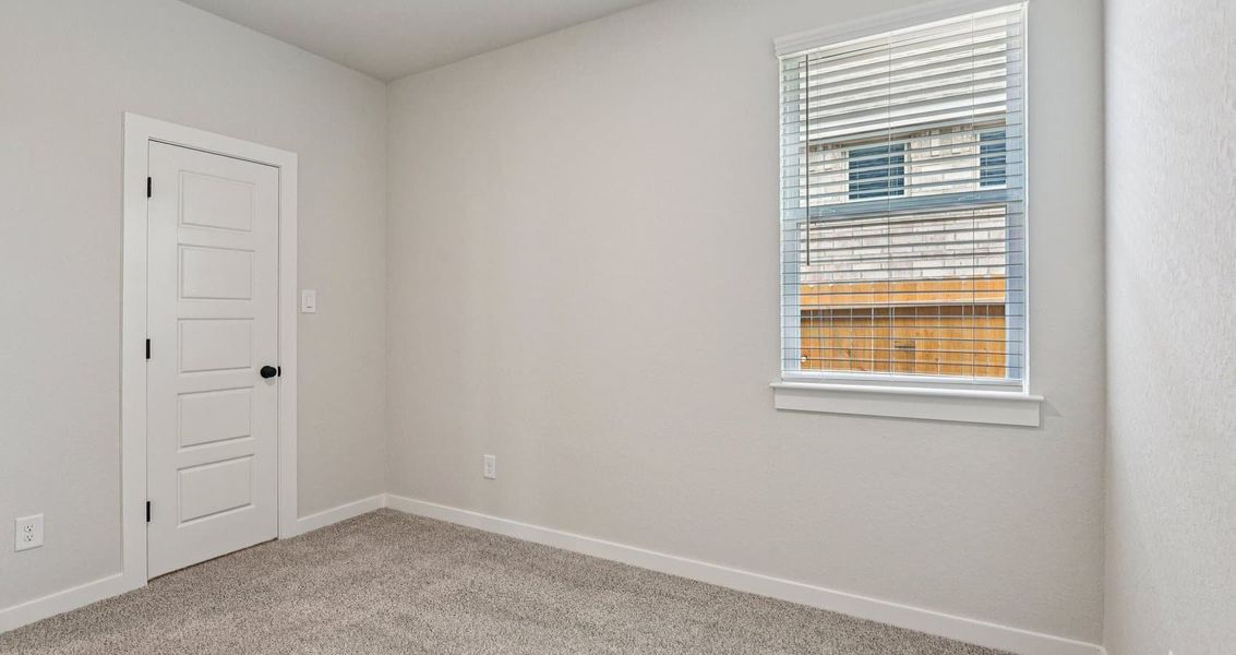 Spacious, unfurnished interior of a new home in Meyer Ranch, New Braunfels (Image 19).
