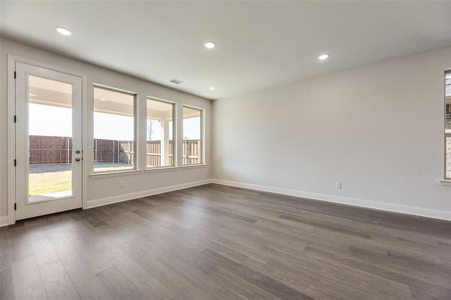 Spacious, unfurnished interior of a new home in Spiritas Ranch, Little Elm (Image 28).