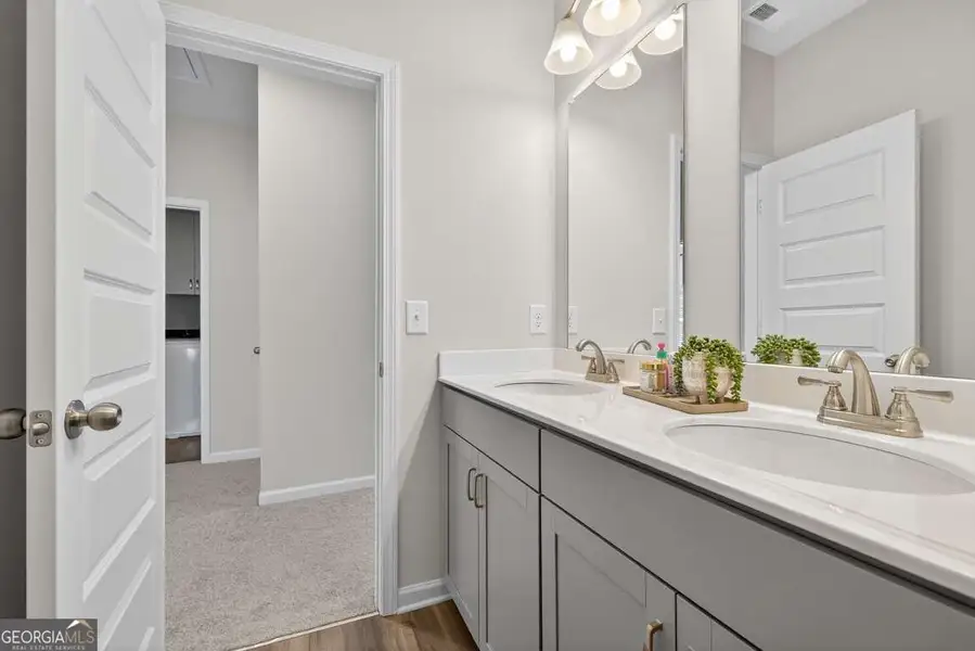 Furnished interior view inside a new home in Cobblestone Crossing Commons, Byron (Image 27). Furnished interior view inside a new home in Cobblestone Crossing Commons, Byron (Image 27).