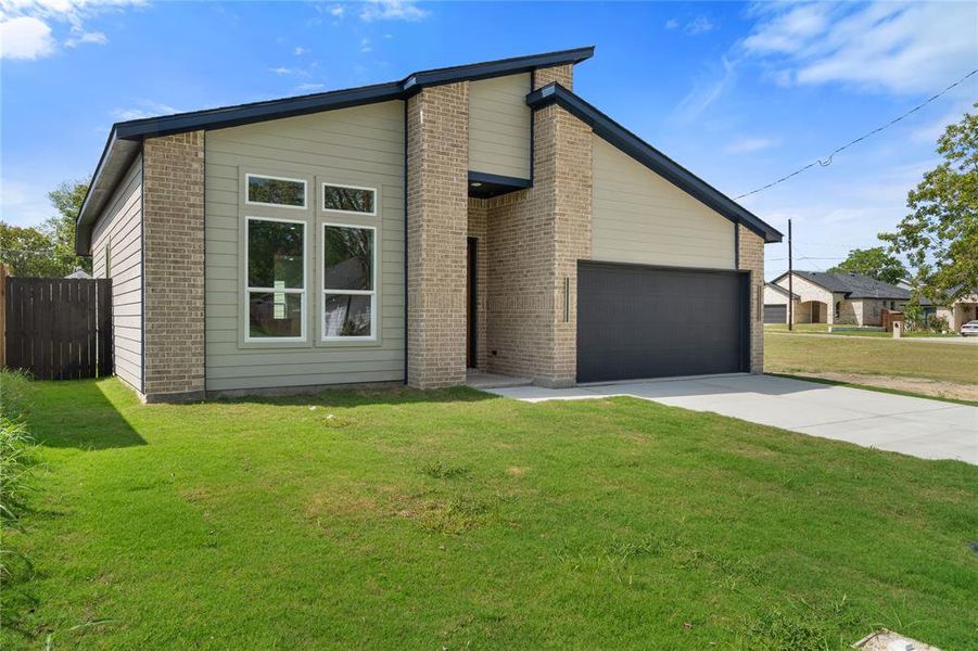 Exterior details and patio area of a home in , Greenville (Image 13).