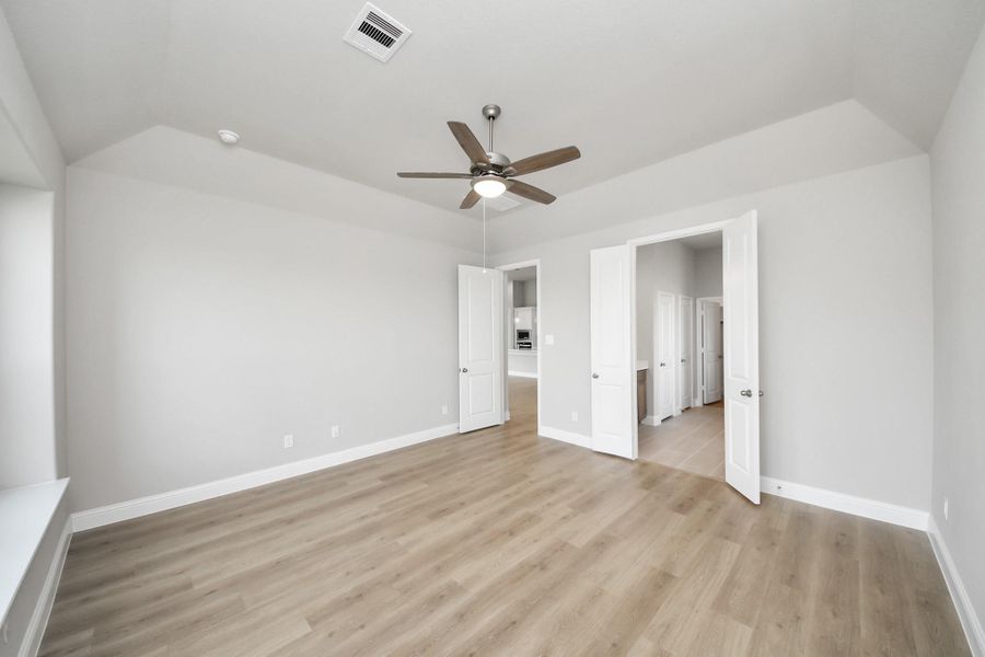 Spacious, unfurnished interior of a new home in Bridgeland: Heritage Collection, Cypress (Image 31). Spacious, unfurnished interior of a new home in Bridgeland: Heritage Collection, Cypress (Image 31).