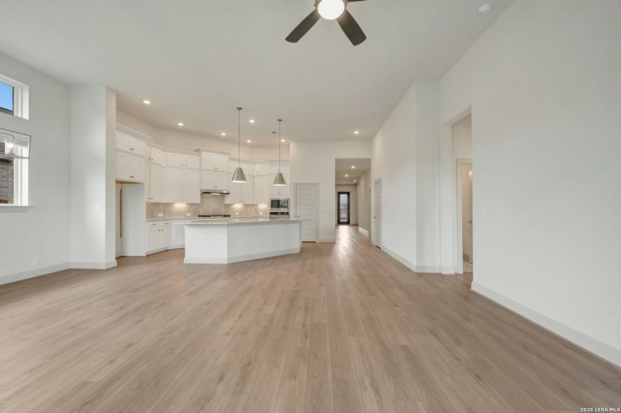Spacious, unfurnished interior of a new home in Windsong - Reserve Series, Boerne (Image 27). Spacious, unfurnished interior of a new home in Windsong - Reserve Series, Boerne (Image 27).