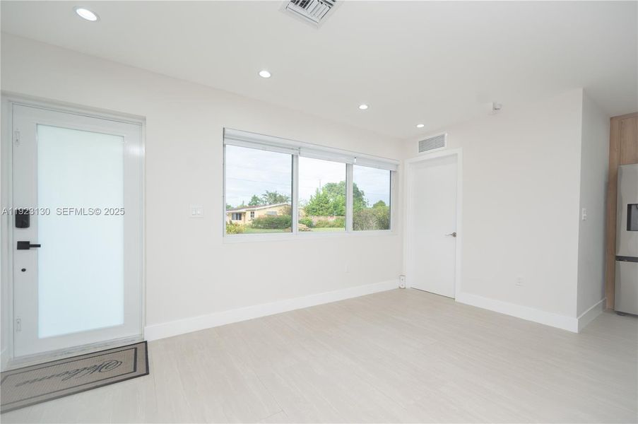 Spacious, unfurnished interior of a new home in , Miramar (Image 31).