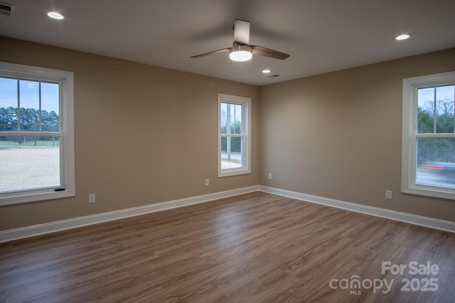 Spacious, unfurnished interior of a new home in , Lincolnton (Image 27).