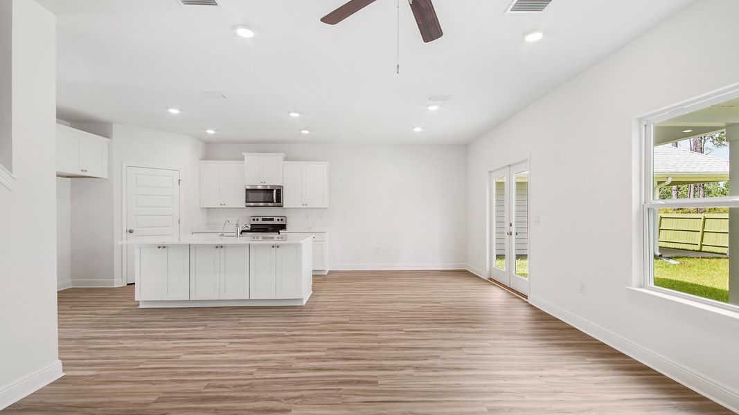 Spacious, unfurnished interior of a new home in Bayside at Ward Creek, Panama City Beach (Image 25).