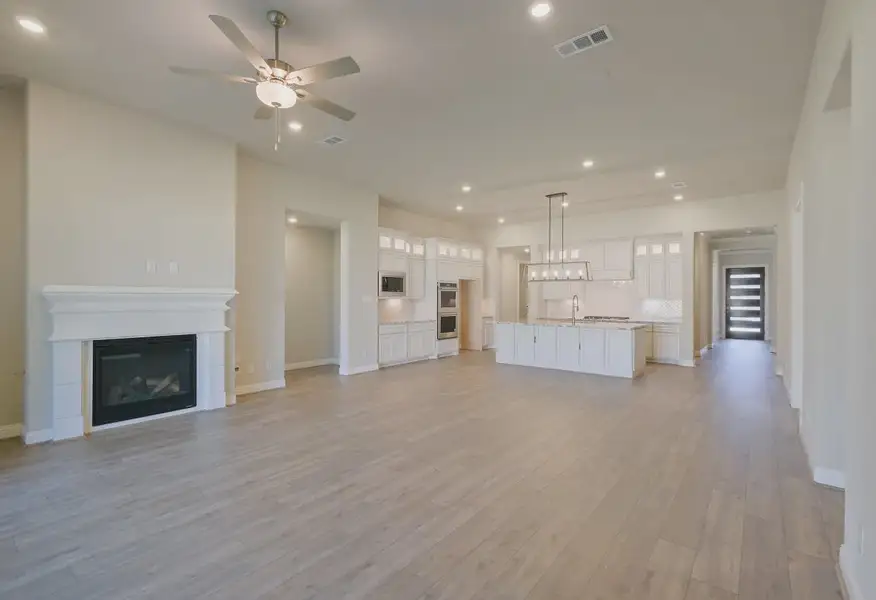 Plan 5039 great room - 4 of 10