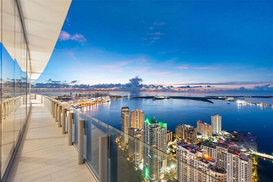Condo located in Miami, FL showcasing its design and architecture (Image 21).