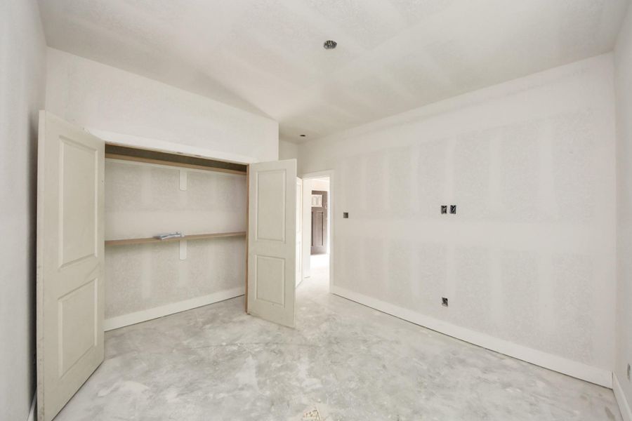 Spacious, unfurnished interior of a new home in , Houston (Image 7).