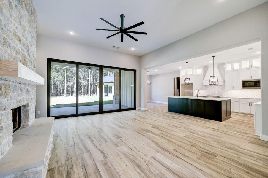 THE PICTURE SHOWN IS NOT THE ACTUAL HOME. TRINITY SIGNATUE HOMES IS BUILDING A SIMILAR FLOOR PLAN. THE PICTURE SHOWN IS NOT THE ACTUAL HOME. TRINITY SIGNATUE HOMES IS BUILDING A SIMILAR FLOOR PLAN.