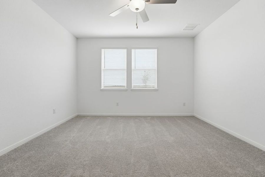 Spacious, unfurnished interior of a new home in Longview, Del Valle (Image 13).