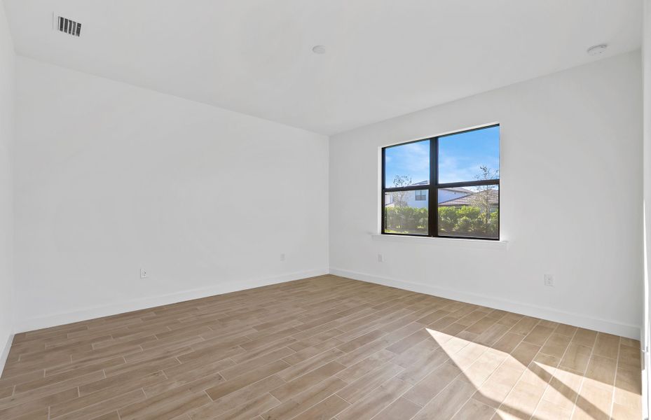 Spacious, unfurnished interior of a new home in Terreno, Naples (Image 13).