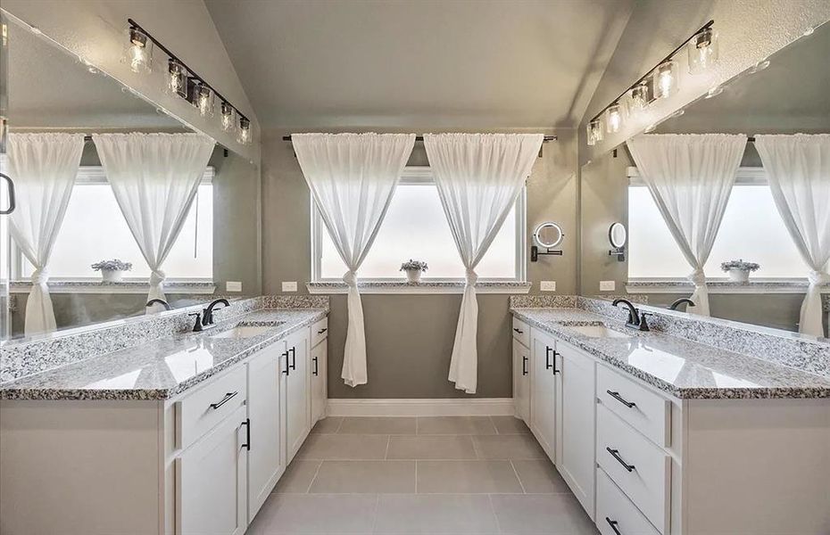 Furnished interior view inside a new home in , Waxahachie (Image 14).