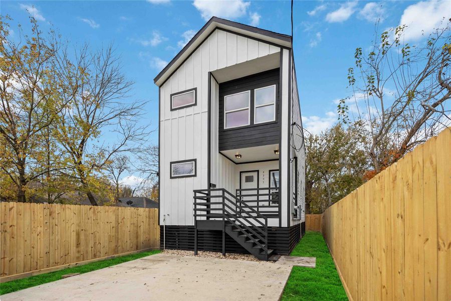 Exterior details and patio area of a home in , Houston (Image 3).