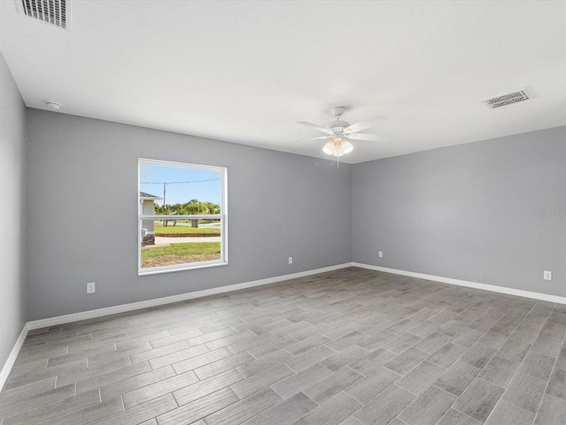 Spacious, unfurnished interior of a new home in , Port Charlotte (Image 20).