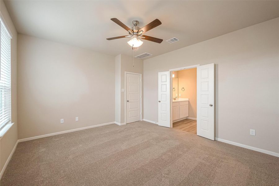 Spacious, unfurnished interior of a new home in Rollingbrook Estates, Baytown (Image 16). Spacious, unfurnished interior of a new home in Rollingbrook Estates, Baytown (Image 16).