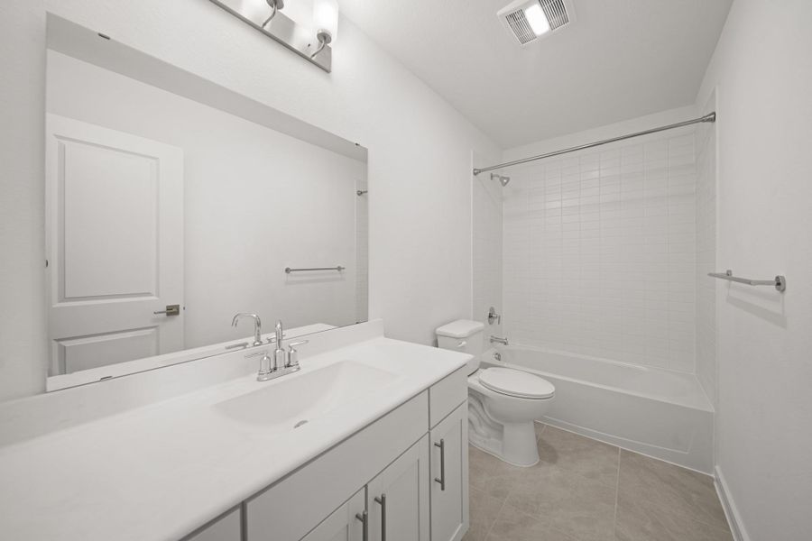 Hall bath 2 (*Photo not of actual home and used for illustration purposes only.)