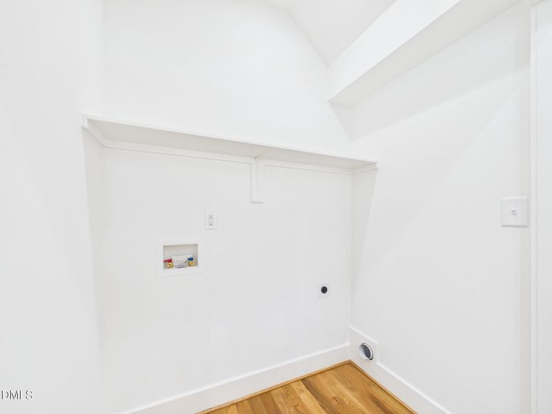 CAM01608G0-PR0128-STILL027