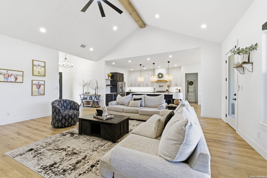 Furnished interior view inside a new home in , Bandera (Image 37).
