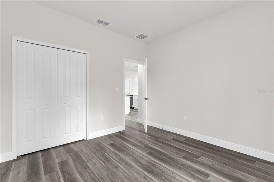 Spacious, unfurnished interior of a new home in , Ocala (Image 14).