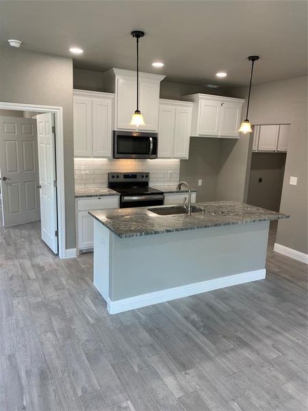 Furnished interior view inside a new home in , Mineral Wells (Image 4).