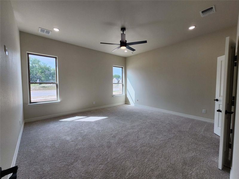 Unfurnished room featuring a ceiling fan, light colored carpet, and recessed lighting