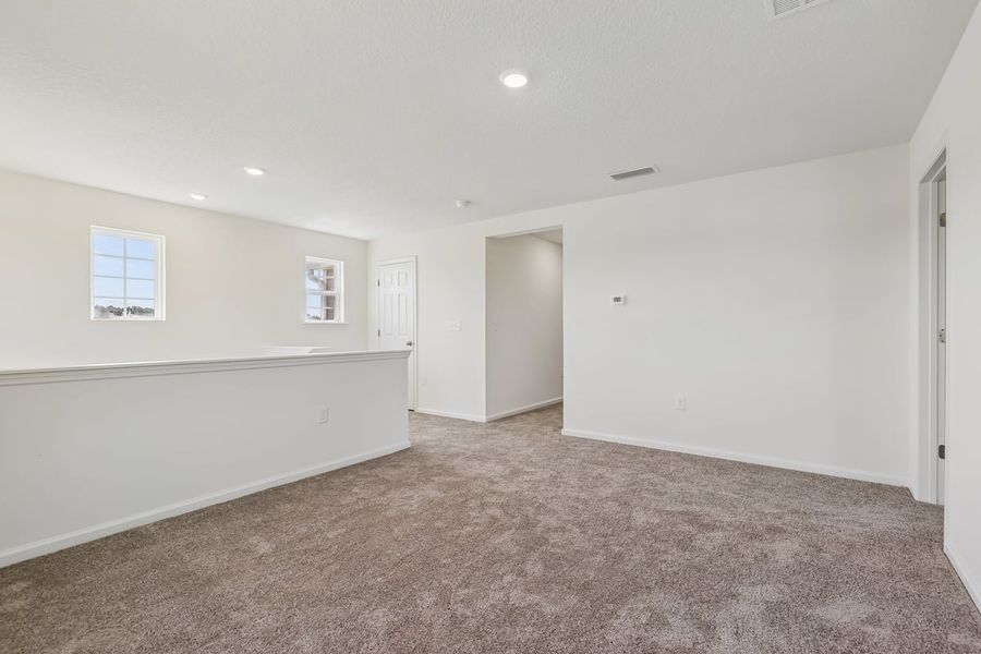 Spacious, unfurnished interior of a new home in Hawkes Meadow, Jacksonville (Image 19).