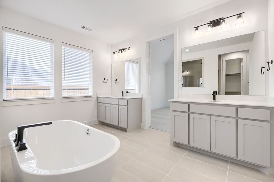 4302 Blackberry - Primary Bathroom