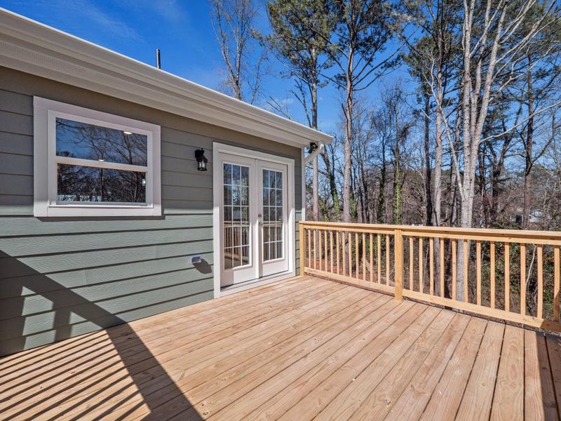 Exterior details and patio area of a home in , Gainesville (Image 3).
