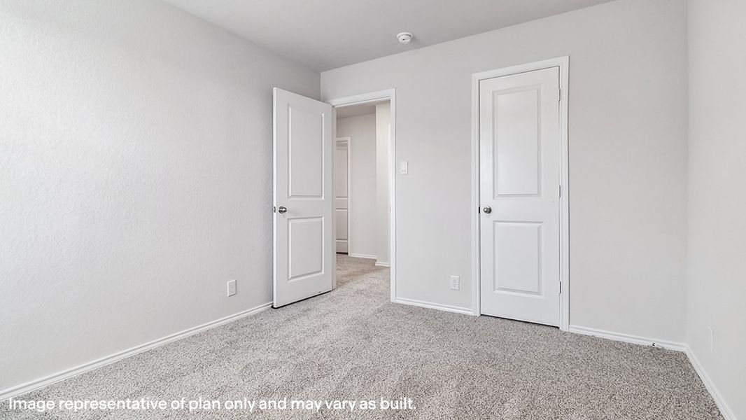 Spacious, unfurnished interior of a new home in Blue Ridge Ranch, San Antonio (Image 26).