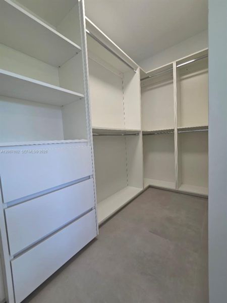 Spacious, unfurnished interior of a new home in , West Palm Beach (Image 18).