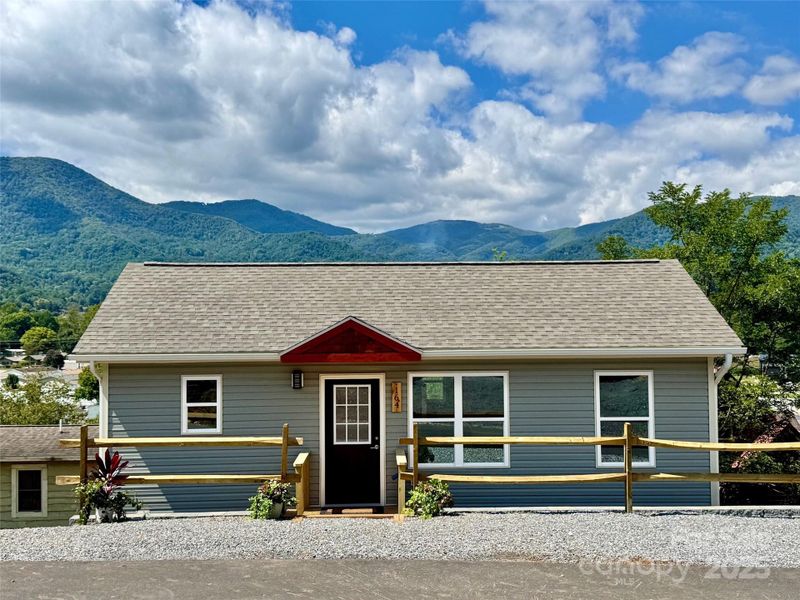 Front exterior of a new home in , Waynesville, NC, highlighting curb appeal (Image 20). Front exterior of a new home in , Waynesville, NC, highlighting curb appeal (Image 20).
