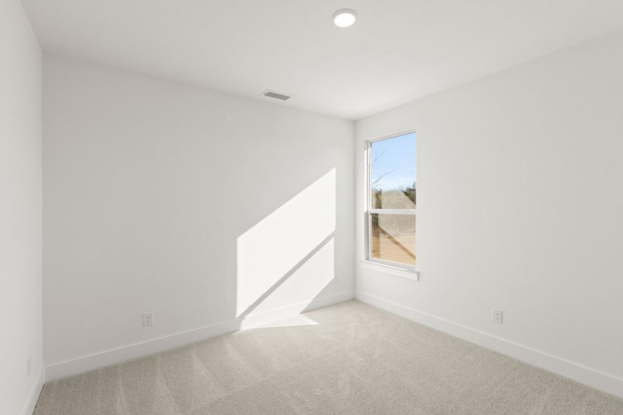Spacious, unfurnished interior of a new home in Somerset Park, Rockwall (Image 26).