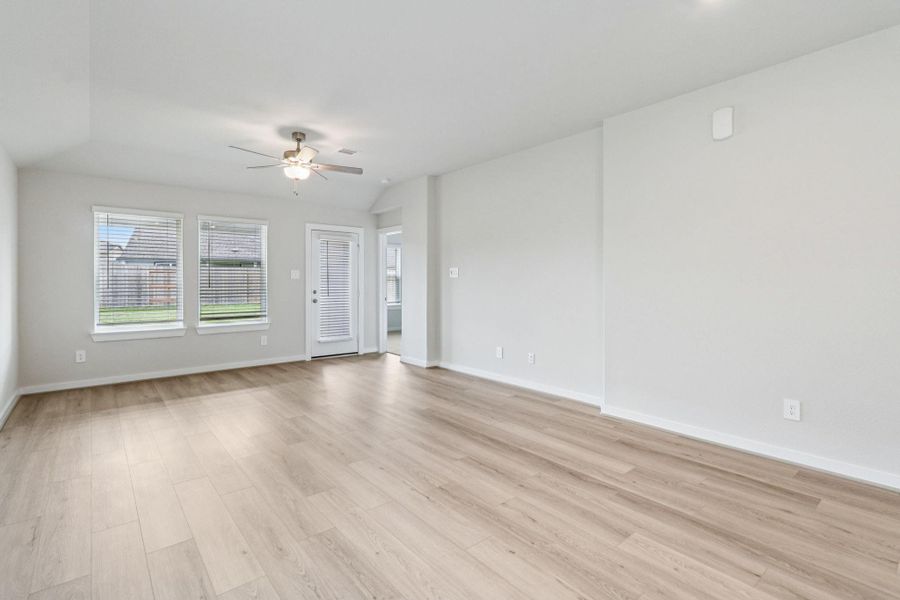 Spacious, unfurnished interior of a new home in Landing Meadows - Traditional Series, New Caney (Image 29). Spacious, unfurnished interior of a new home in Landing Meadows - Traditional Series, New Caney (Image 29).