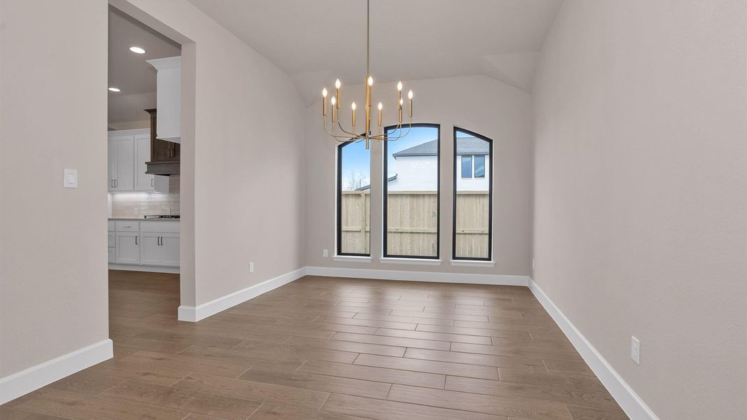 Spacious, unfurnished interior of a new home in Sienna, Missouri City (Image 10).
