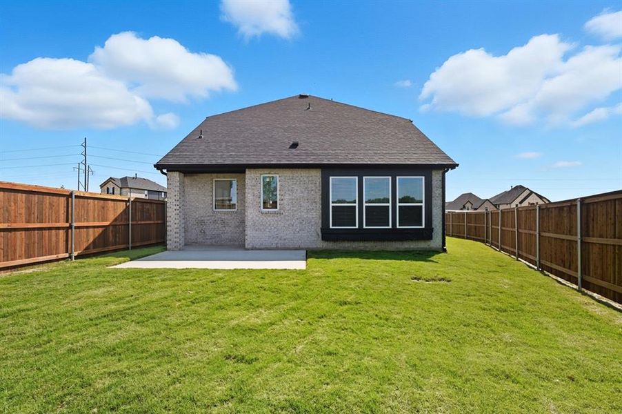 Exterior details and patio area of a home in Hillstead, Lavon (Image 2).