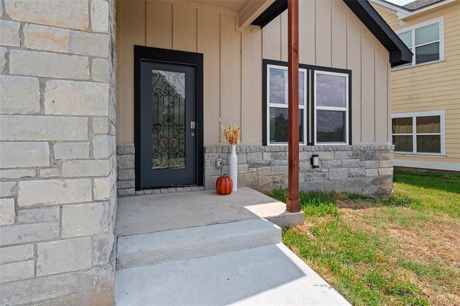 Front exterior of a new home in , Woodway, TX, highlighting curb appeal (Image 21). Front exterior of a new home in , Woodway, TX, highlighting curb appeal (Image 21).