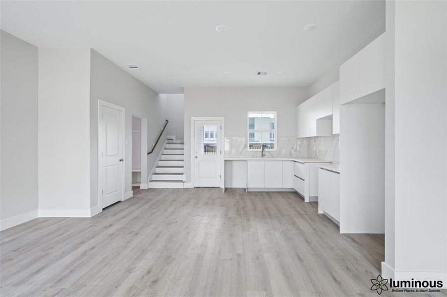 Spacious, unfurnished interior of a new home in Metro Village, Houston (Image 4).