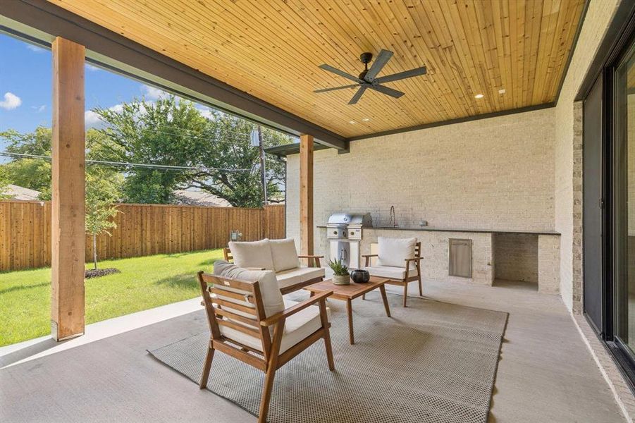 Exterior details and patio area of a home in , Dallas (Image 4).