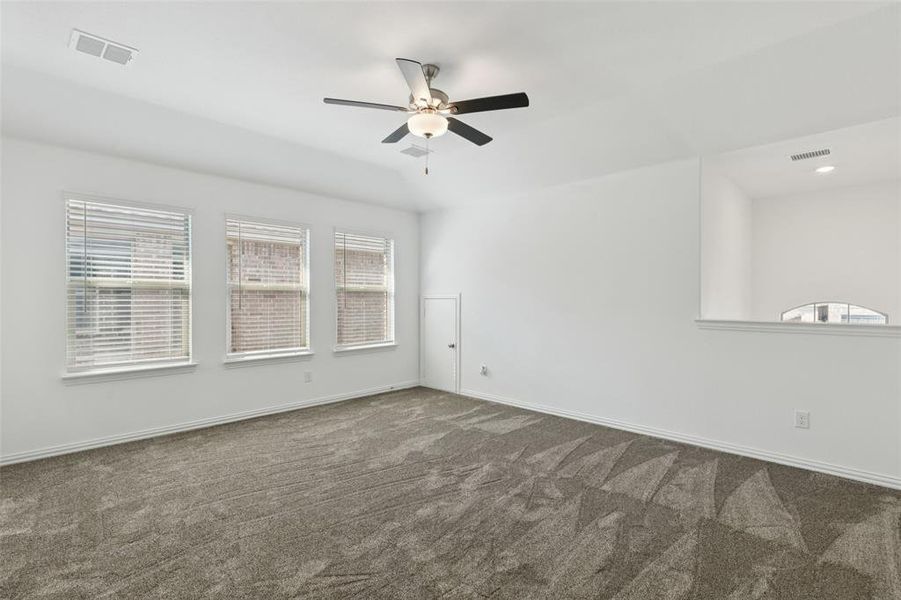 Spacious, unfurnished interior of a new home in Wildflower Ranch: Lonestar Collection, Fort Worth (Image 28). Spacious, unfurnished interior of a new home in Wildflower Ranch: Lonestar Collection, Fort Worth (Image 28).