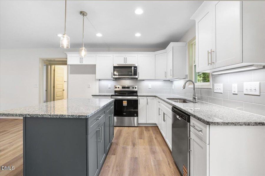 20-305 N West St-20 20-305 N West St-20