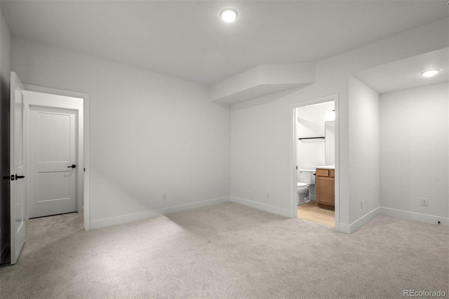 Spacious, unfurnished interior of a new home in Wolf Ranch - Enclave Collection, Colorado Springs (Image 24).