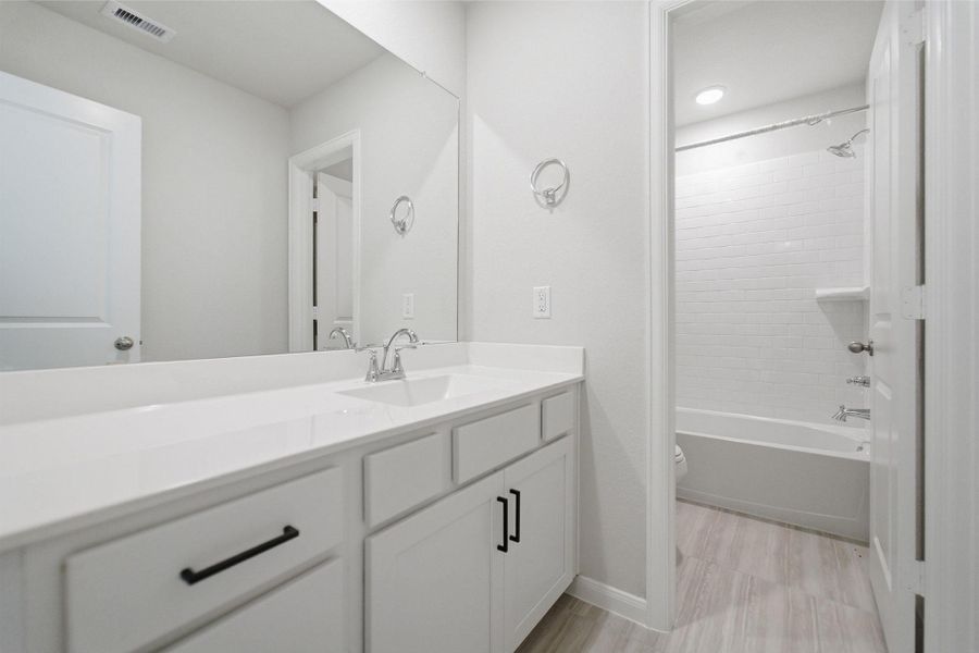 Furnished interior view inside a new home in Ashland, Texas City (Image 28).