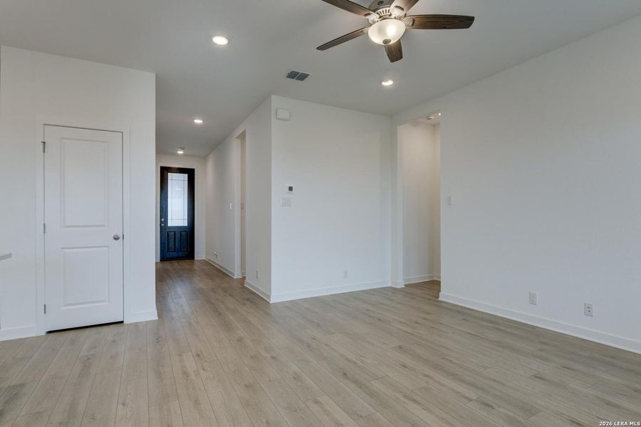 Spacious, unfurnished interior of a new home in Cordova Trails, Seguin (Image 11).
