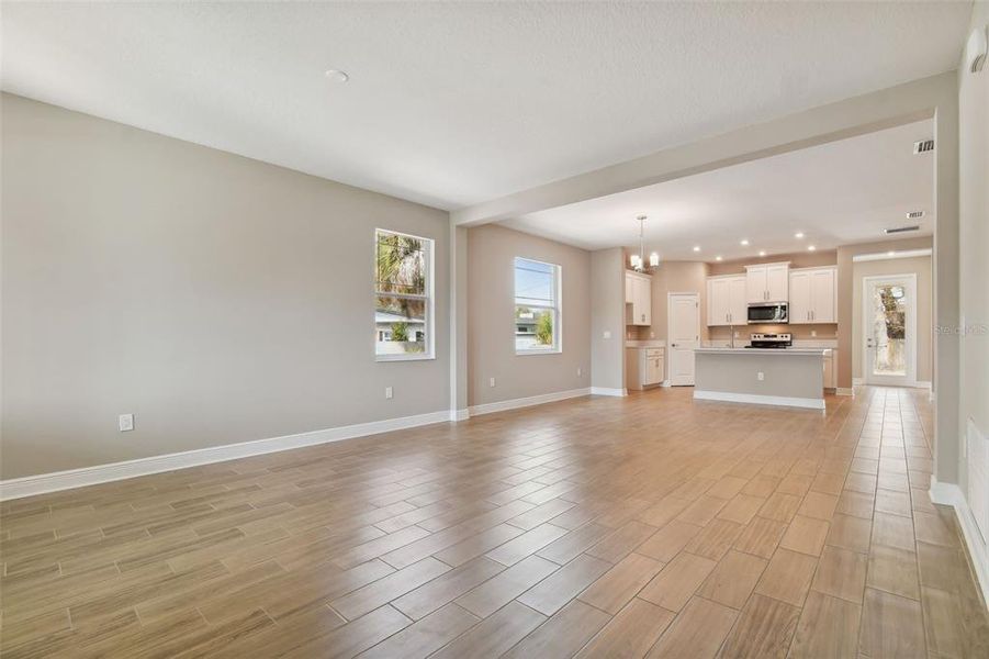 Spacious, unfurnished interior of a new home in , St. Petersburg (Image 14).