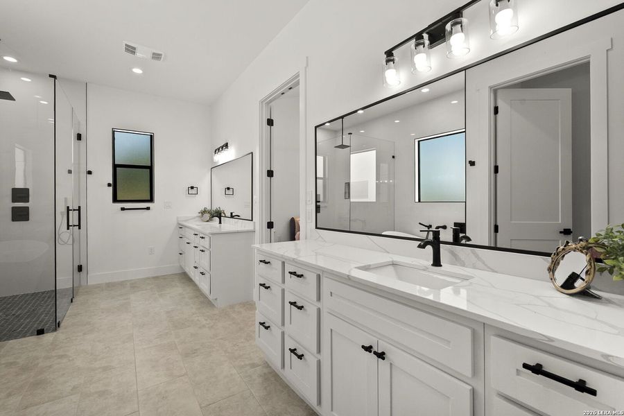 Furnished interior view inside a new home in , Bandera (Image 18).